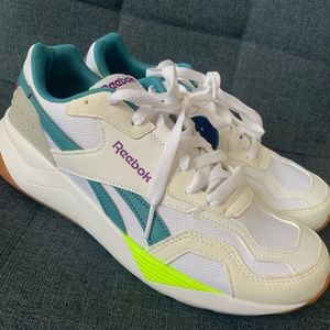 Ladies Reebok tennis shoe size 8